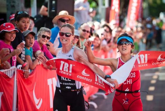 Nicky Samuels and Barbara Riveros (Chile) finishing in a dead heat at Takapuna in 2012