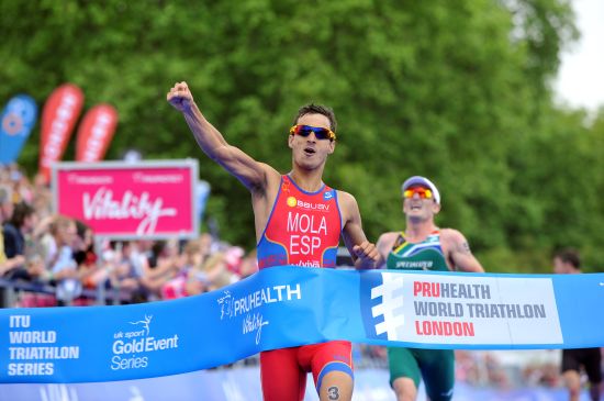 Mario Mola wins the London WTS race