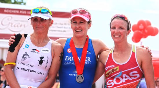 Yvonne van Vlerken, Julia Gajer and Gina Crawford on the podium