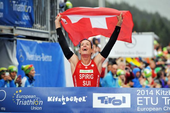 Nicola Spirig takes the win