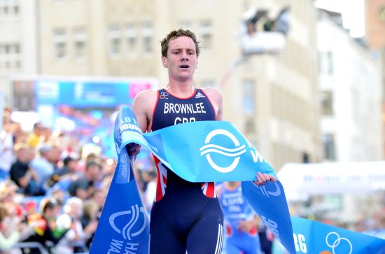 Alistair Brownlee shows he's back on form in Hamburg