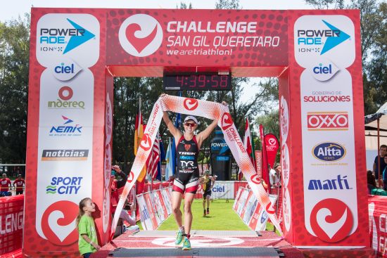 Lauren Goss (USA) takes the inaugural win at Challenge San Gil.